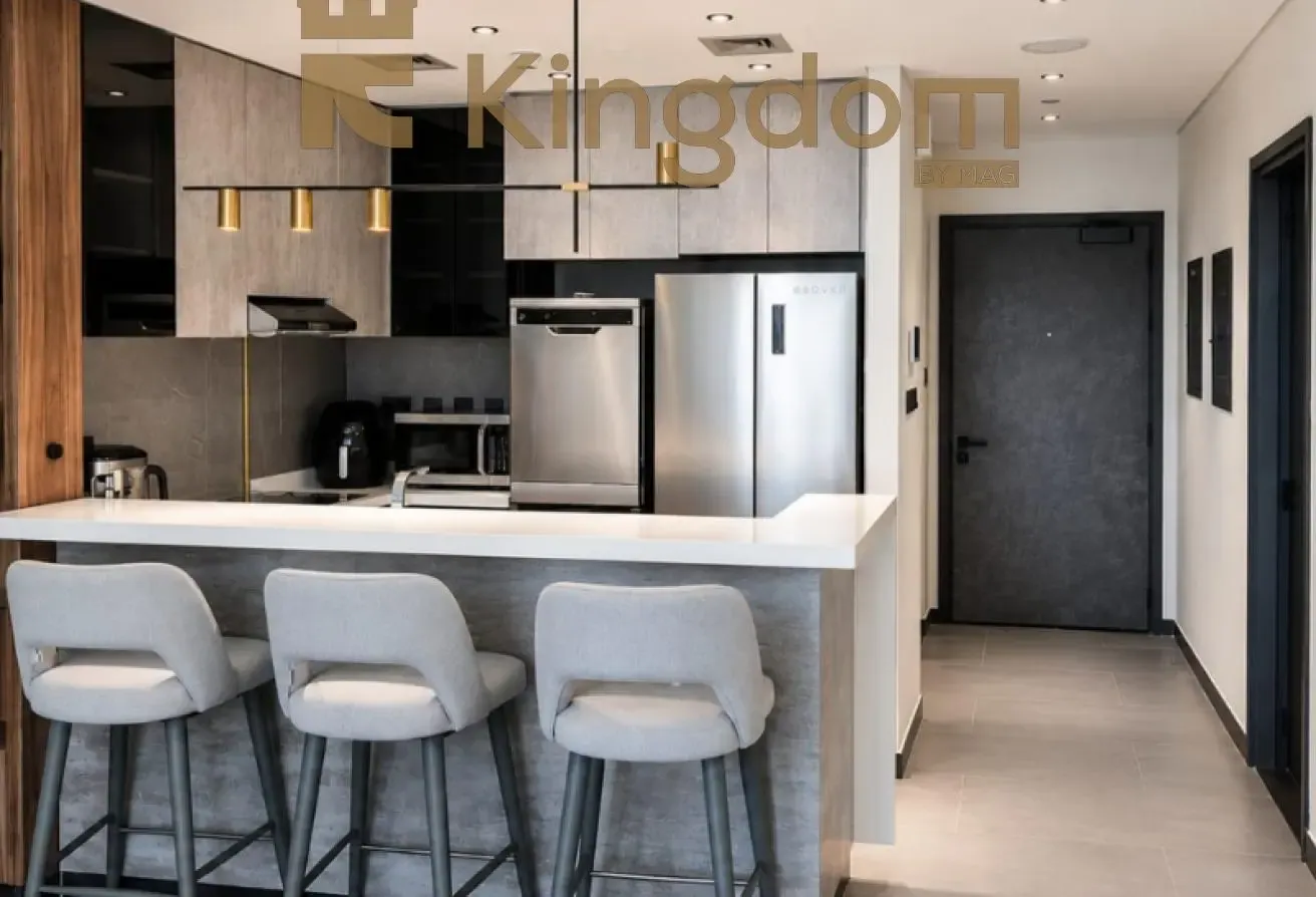PREMIUM UNIT WITH LAKE VIEW |METRO ACCESS |VACANT