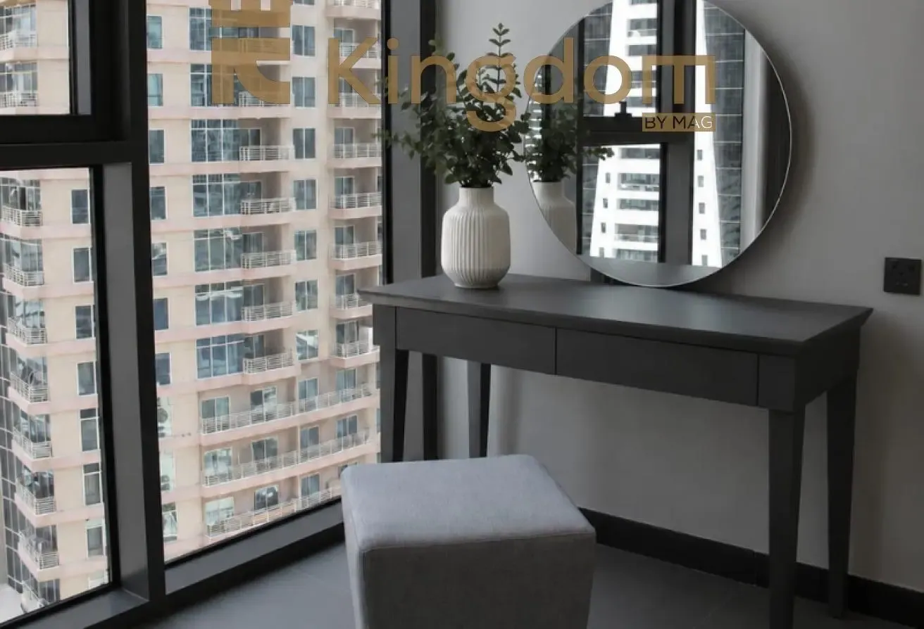 PREMIUM UNIT WITH LAKE VIEW |METRO ACCESS |VACANT