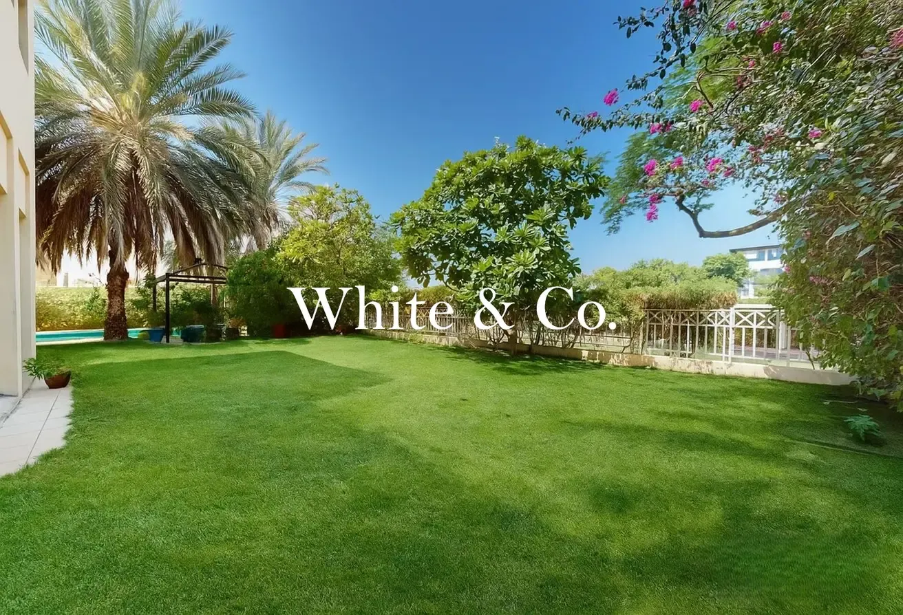 Lake View | Large Plot | Hattan E1 Layout