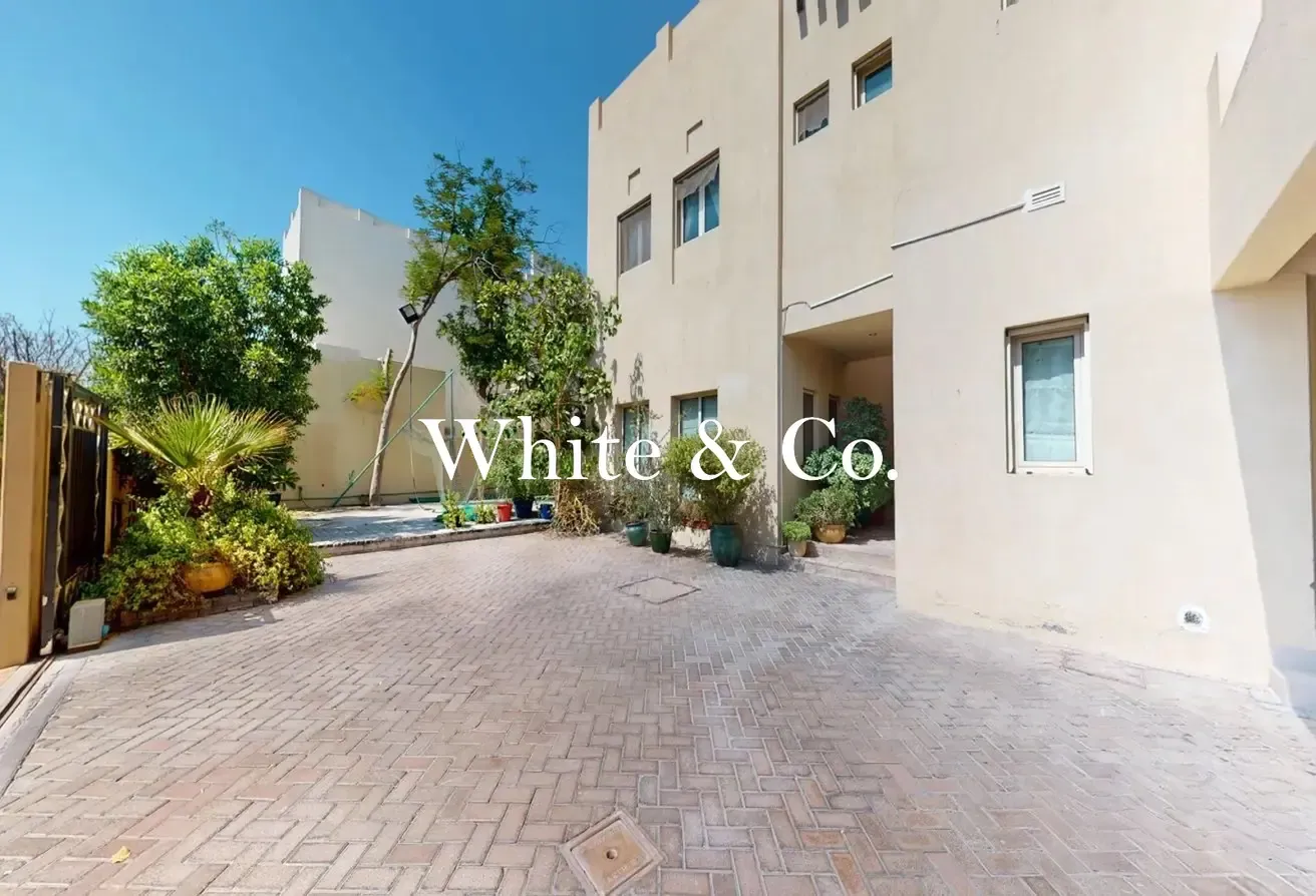 Lake View | Large Plot | Hattan E1 Layout