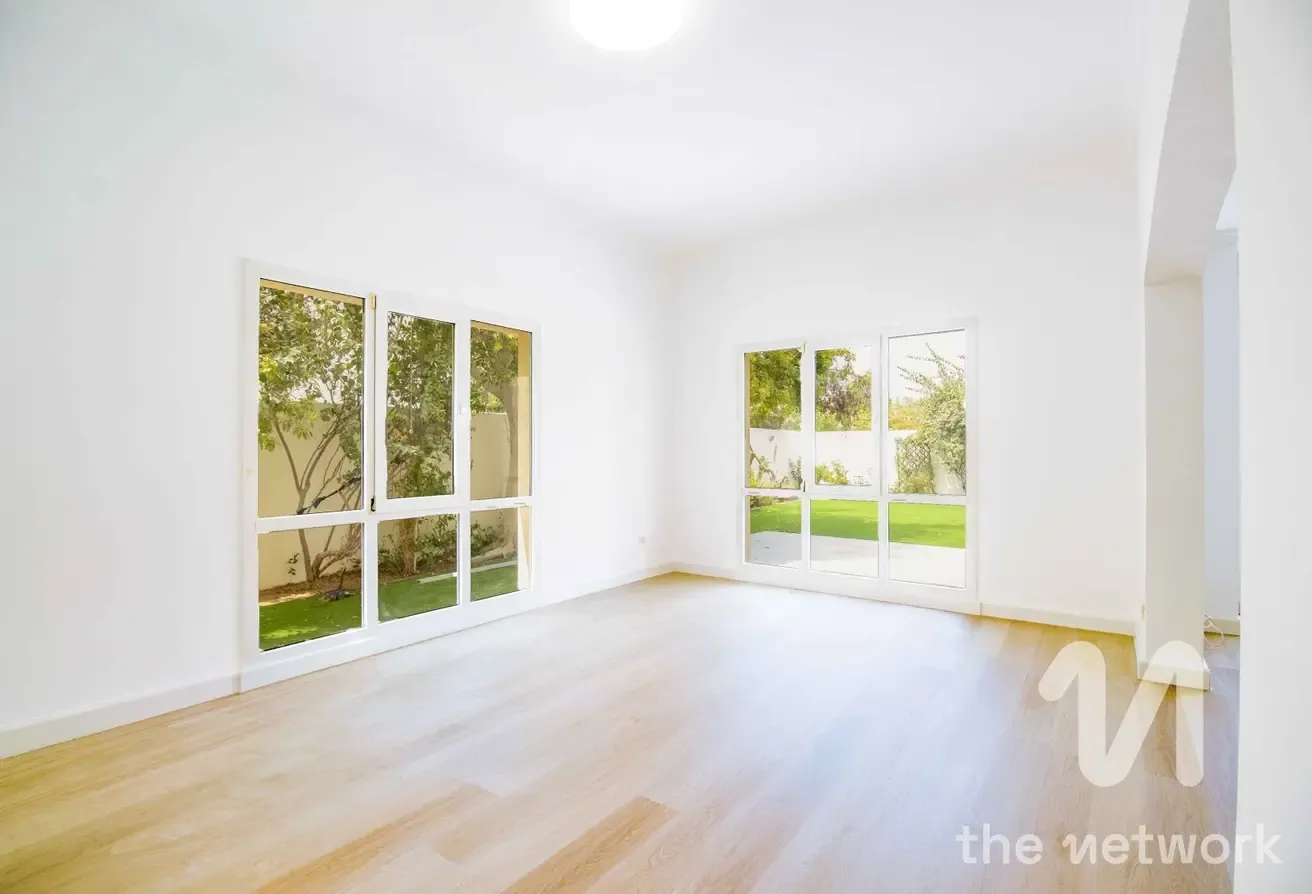 Single Row | Upgraded Floor | Landscaped | Vacant