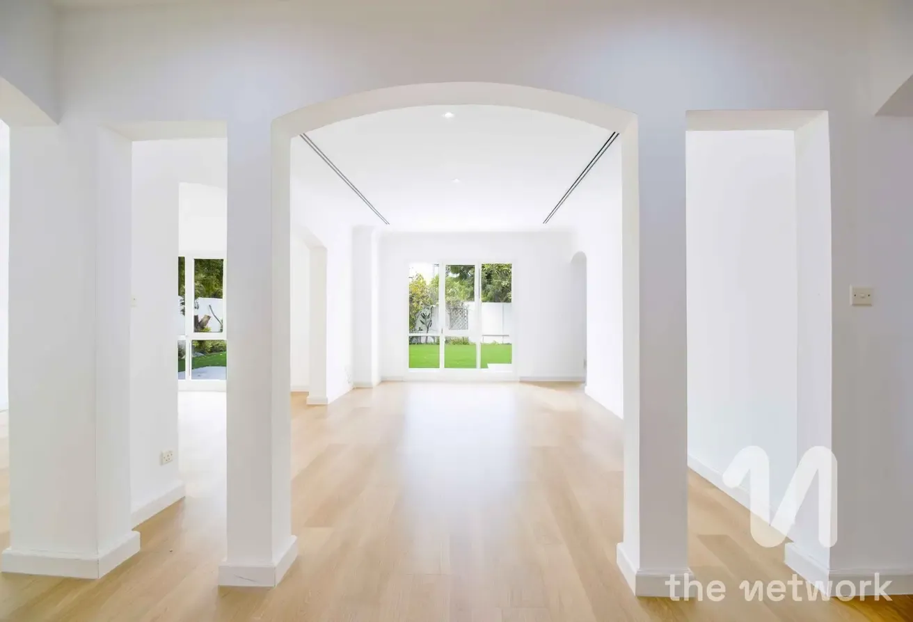 Single Row | Upgraded Floor | Landscaped | Vacant