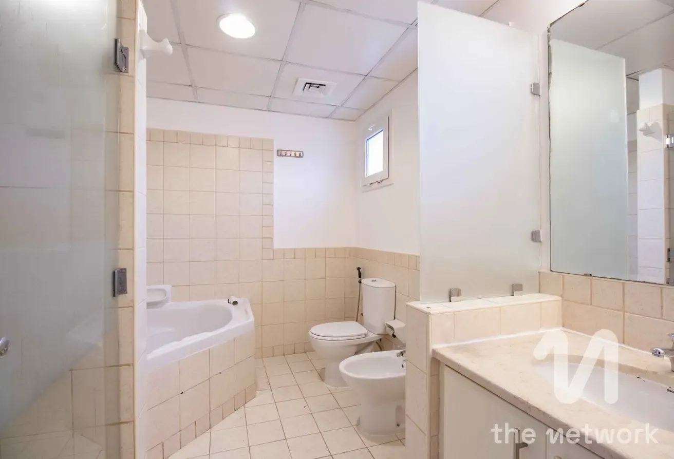 Single Row | Upgraded Floor | Landscaped | Vacant