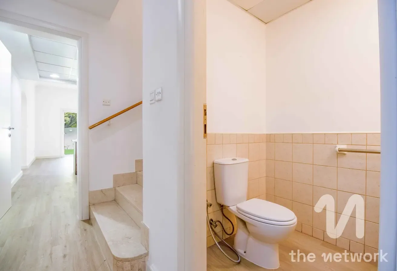 Single Row | Upgraded Floor | Landscaped | Vacant