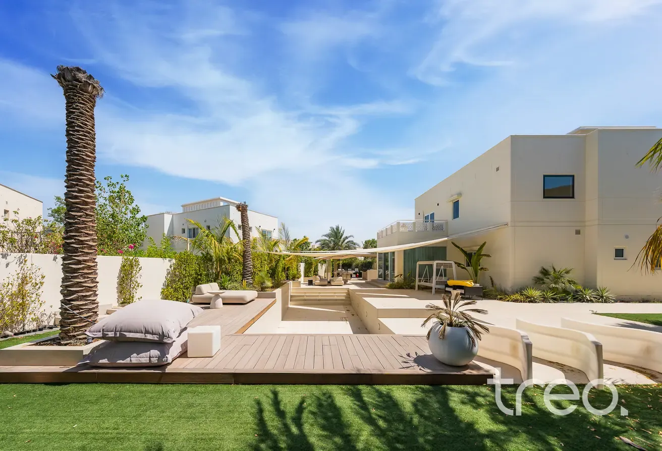 Contemporary | Huge Plot | Vastu