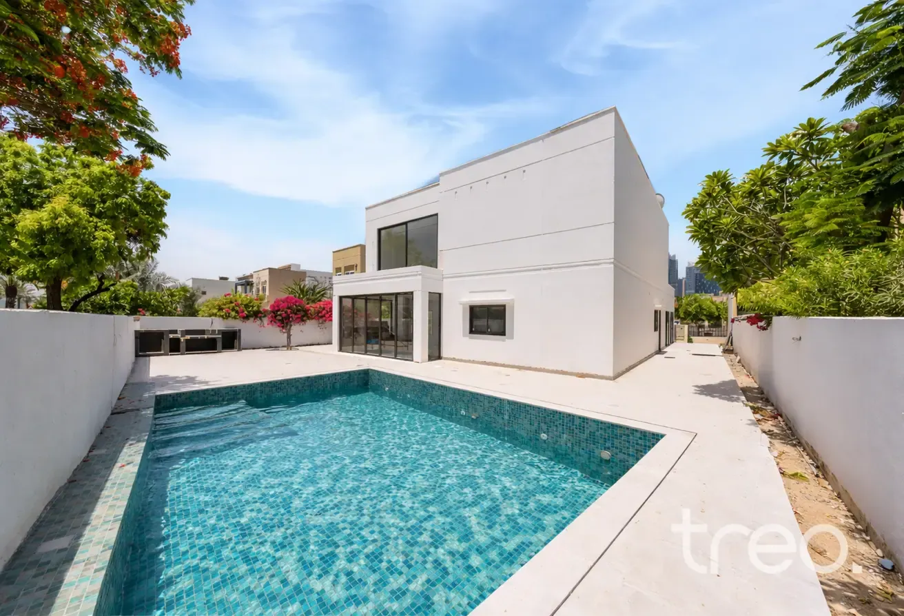 Exceptional | Lake Backing | Extended