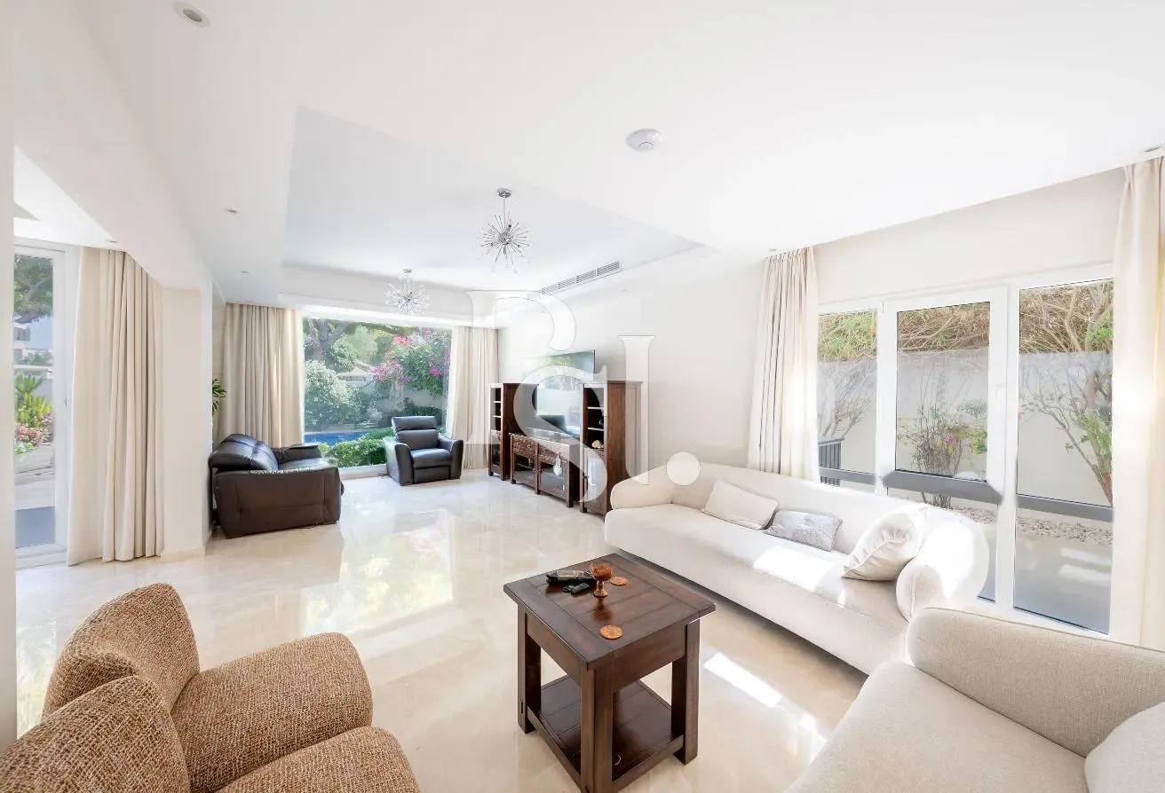 Fully Upgraded | Close to Park | Single Row |