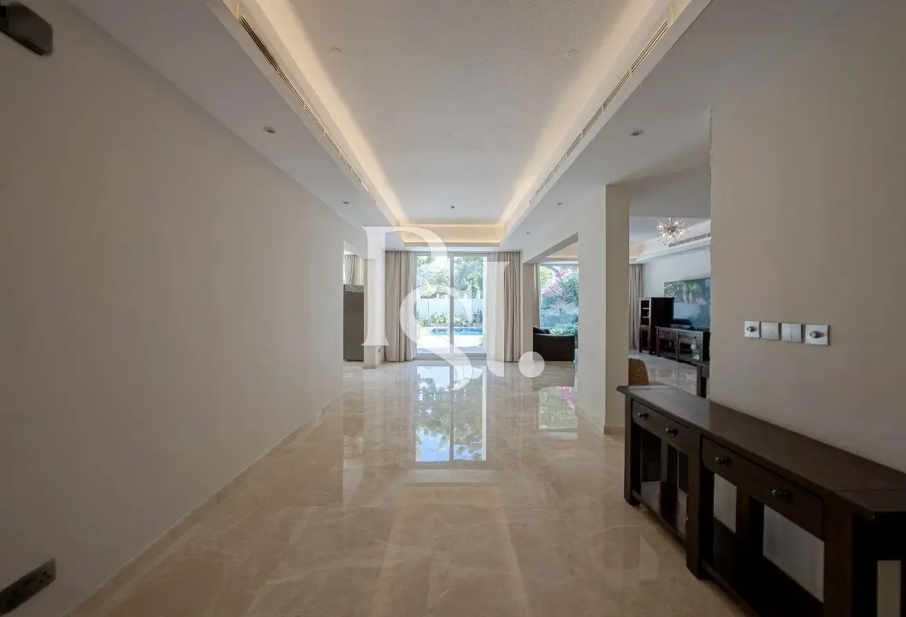 Fully Upgraded | Close to Park | Single Row |
