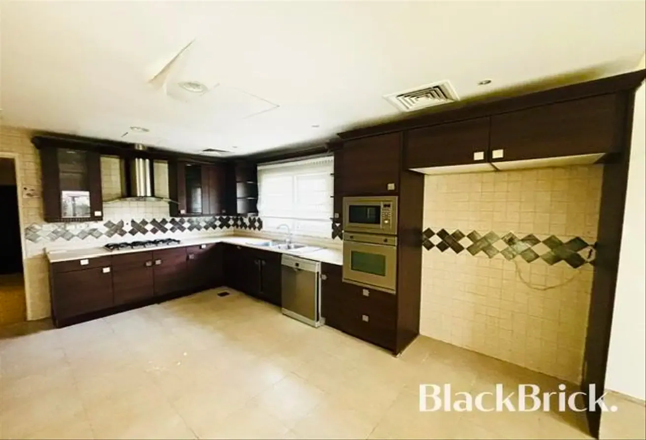 5 BEDROOMS | VASTU | Prime Meadows Location