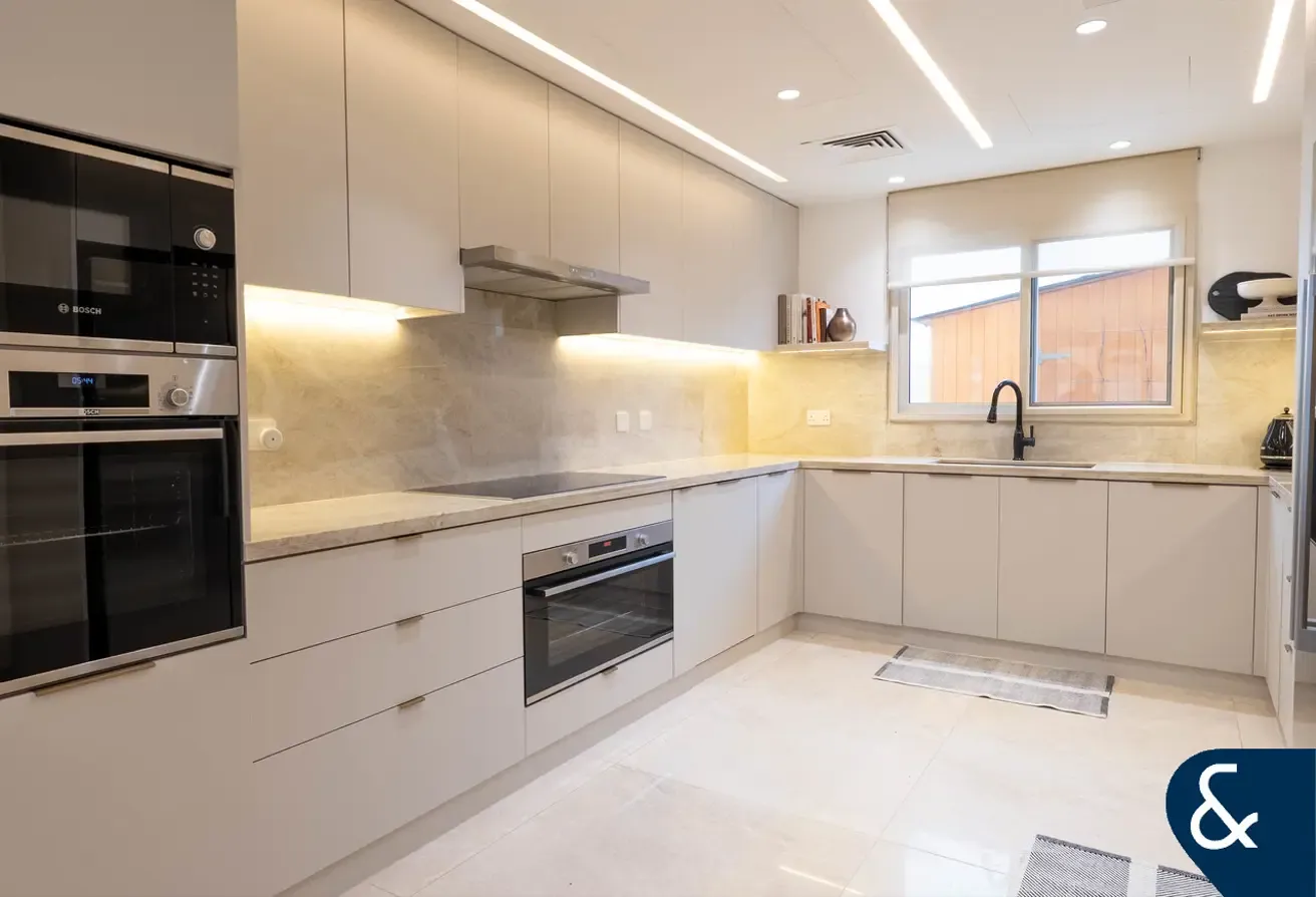 Exclusive | Meadows 1 | Backing park | 5 Bed