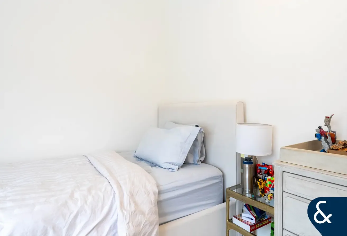 Exclusive | Meadows 1 | Backing park | 5 Bed