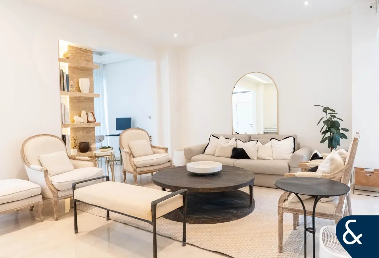 Exclusive | Meadows 1 | Backing park | 5 Bed