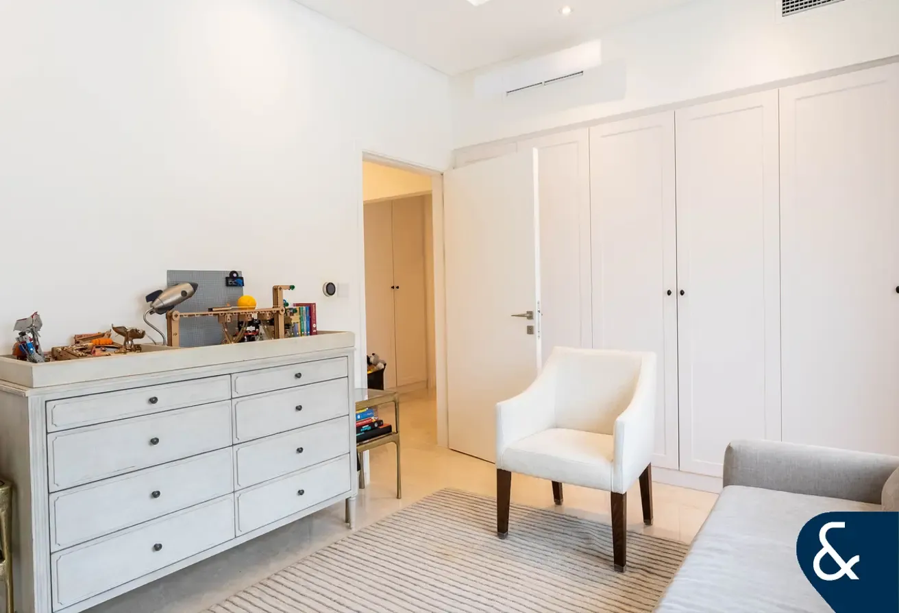 Exclusive | Meadows 1 | Backing park | 5 Bed