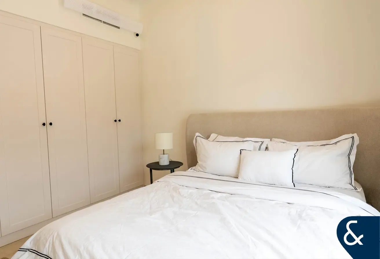 Exclusive | Meadows 1 | Backing park | 5 Bed
