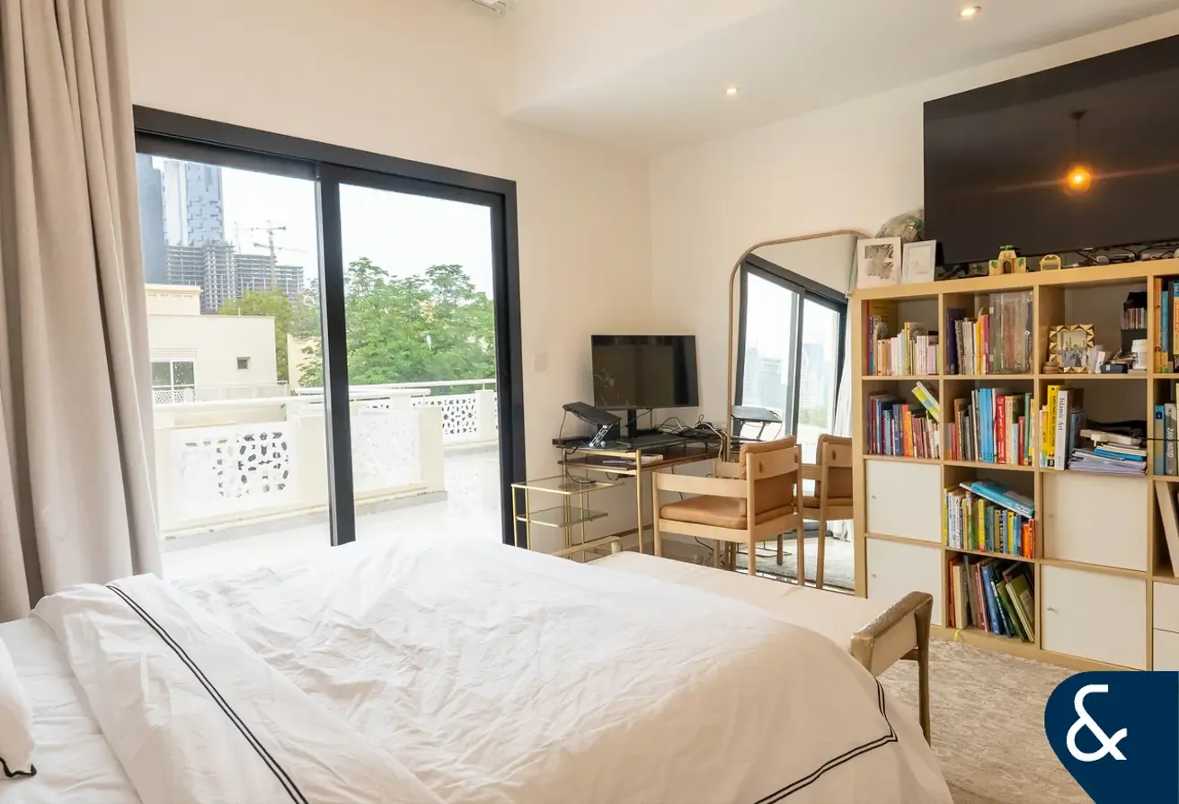 Exclusive | Meadows 1 | Backing park | 5 Bed