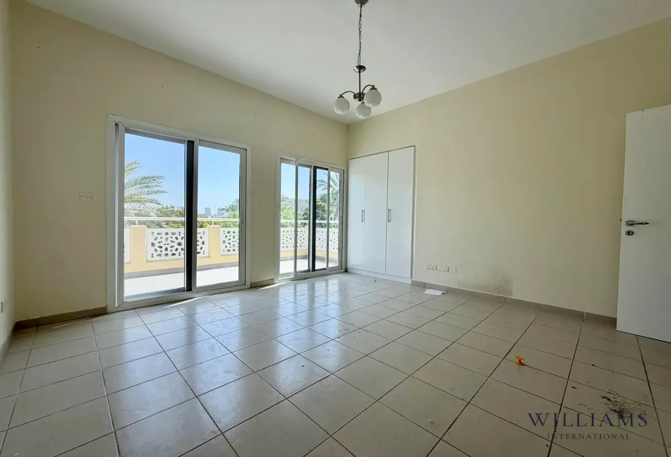 CHEAPEST 5 BED IN THE MEADOWS COMMUNITY