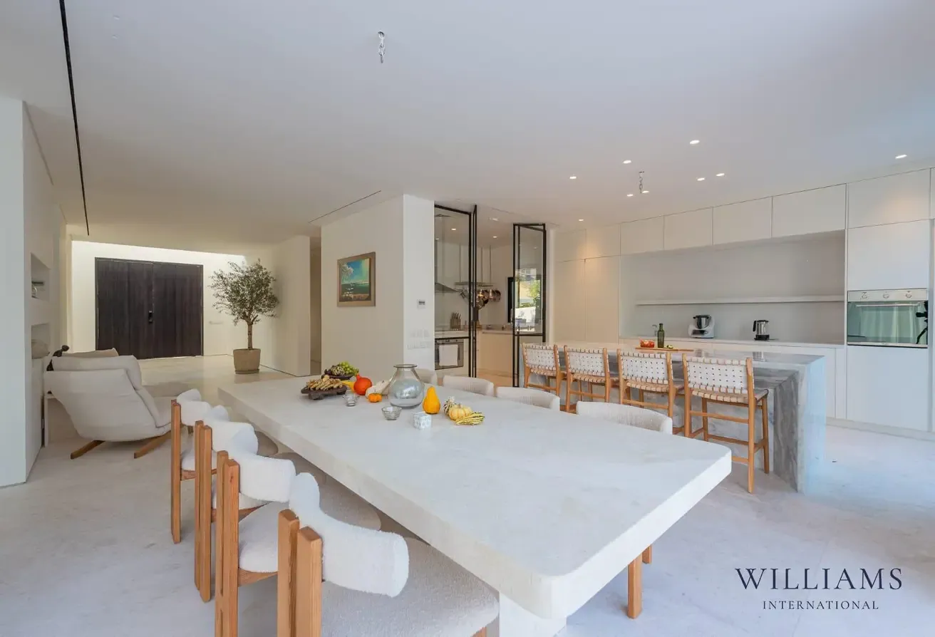 5 BEDROOMS | LUXURY HOME | EXTENDED | LAKE VIEW