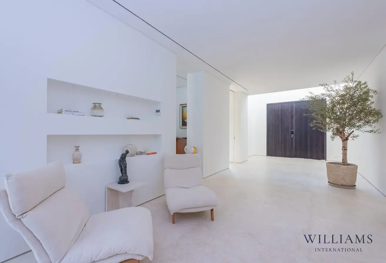 5 BEDROOMS | LUXURY HOME | EXTENDED | LAKE VIEW