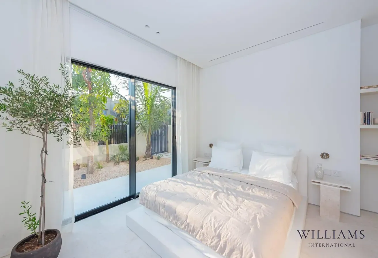 5 BEDROOMS | LUXURY HOME | EXTENDED | LAKE VIEW