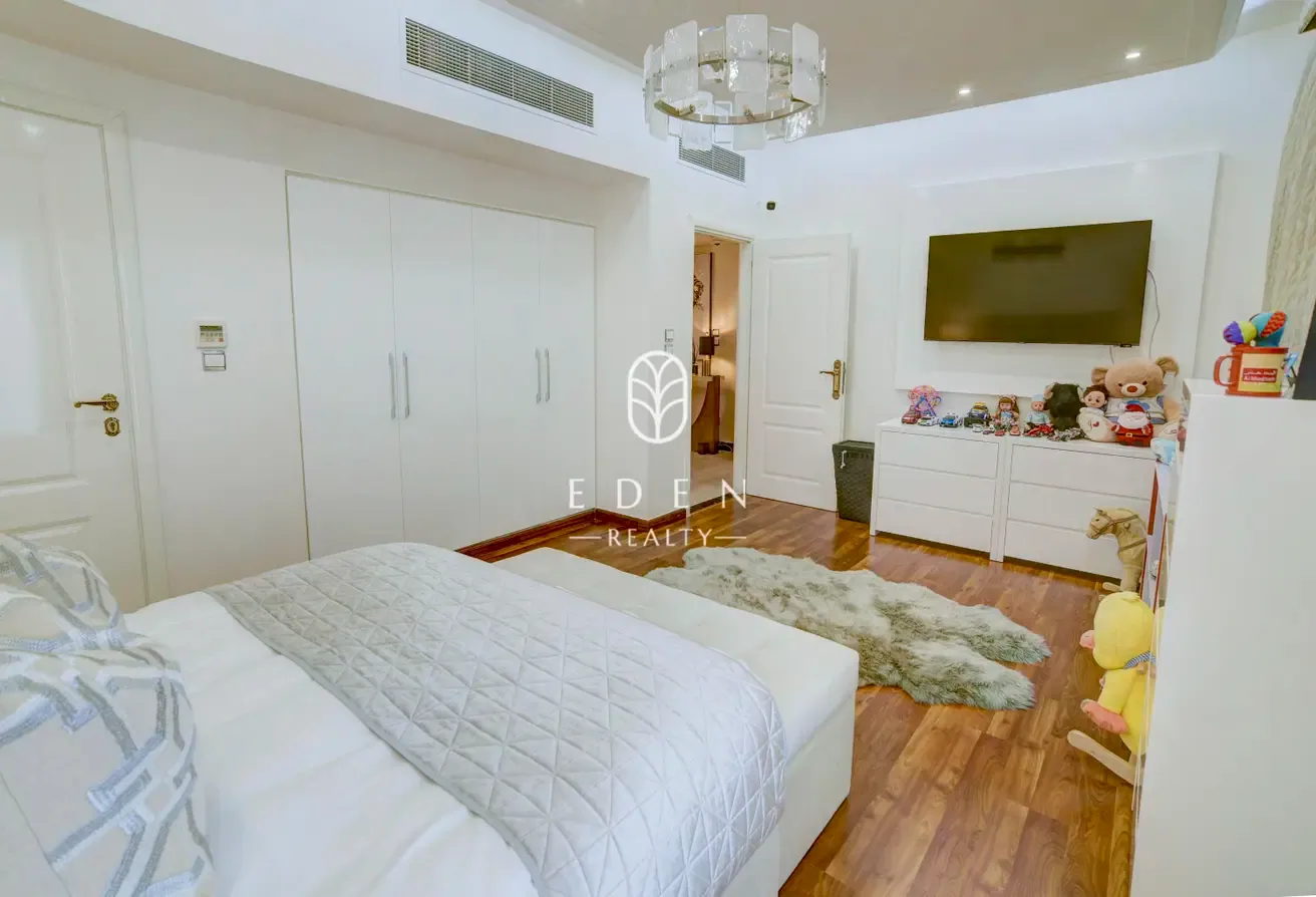 Exclusive 5BR Villa on Massive Cul-de-Sac Plot