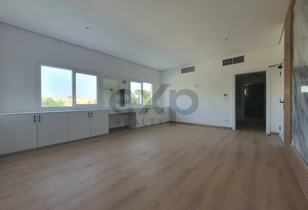10,000 sqft Corner Plot | 1,300 AED/sqft Lake View