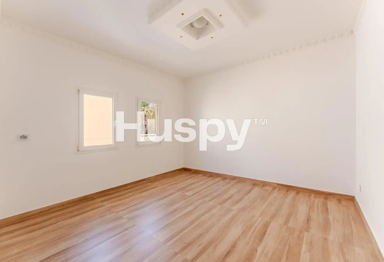 Vacant Now | Single Row | Type 11