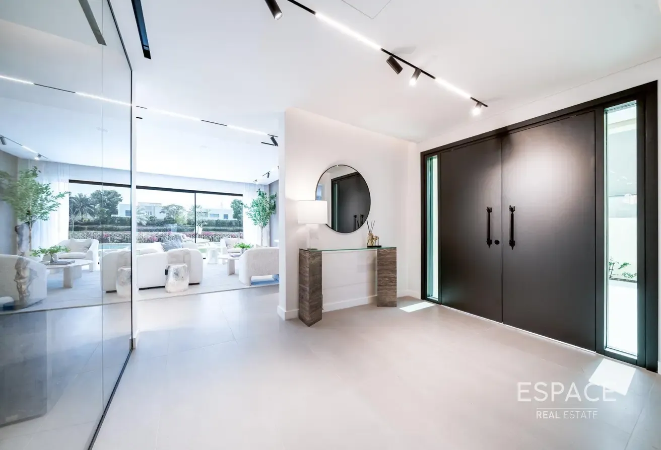 Exclusive Turn Key E2 Hattan with 5 Beds
