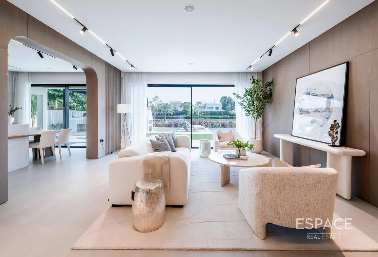 Exclusive Turn Key E2 Hattan with 5 Beds