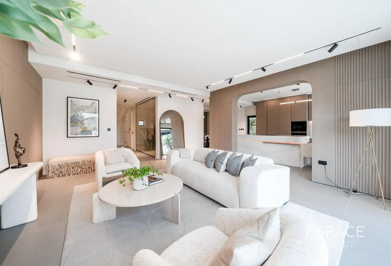 Exclusive Turn Key E2 Hattan with 5 Beds