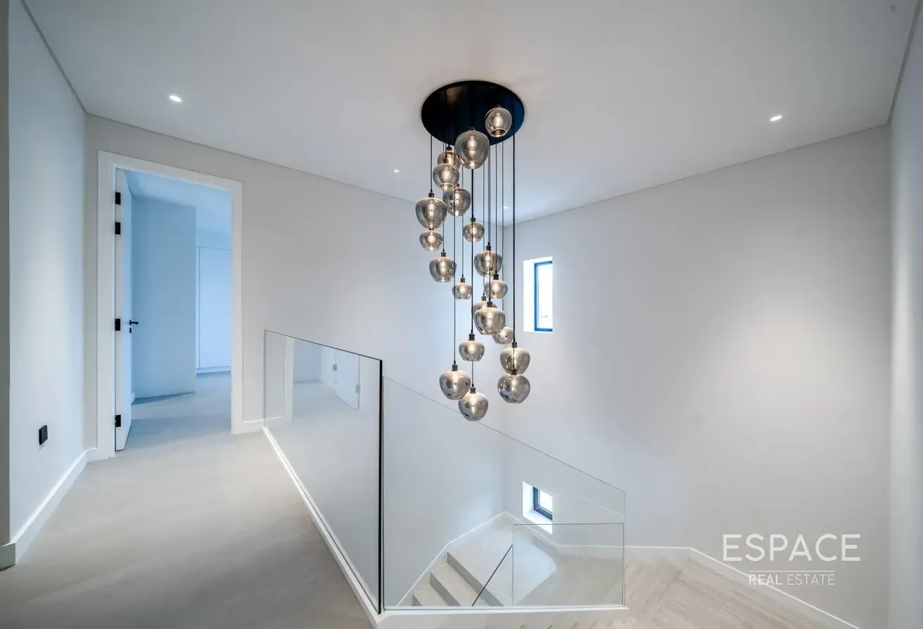Exclusive Turn Key E2 Hattan with 5 Beds