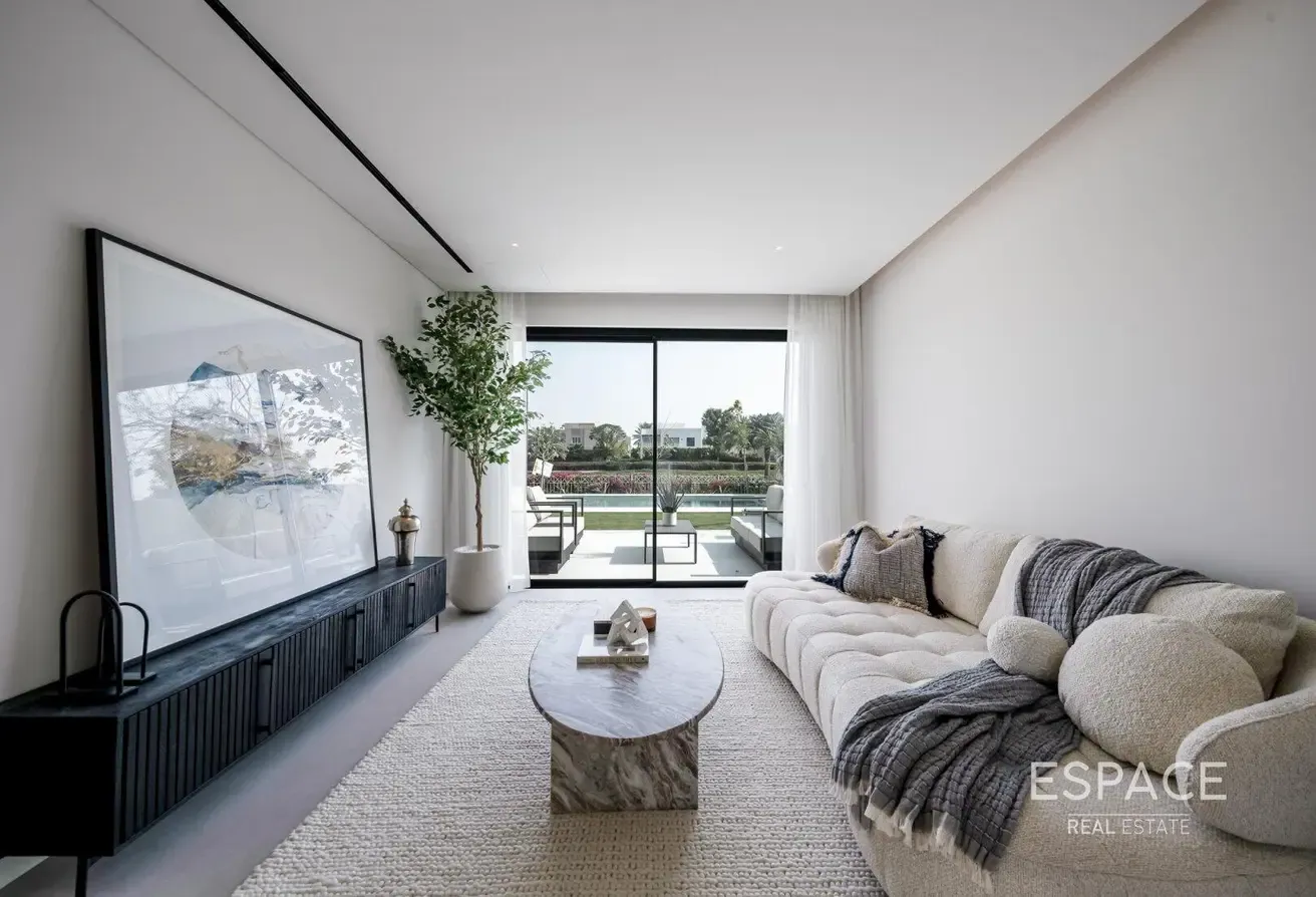 Exclusive Turn Key E2 Hattan with 5 Beds
