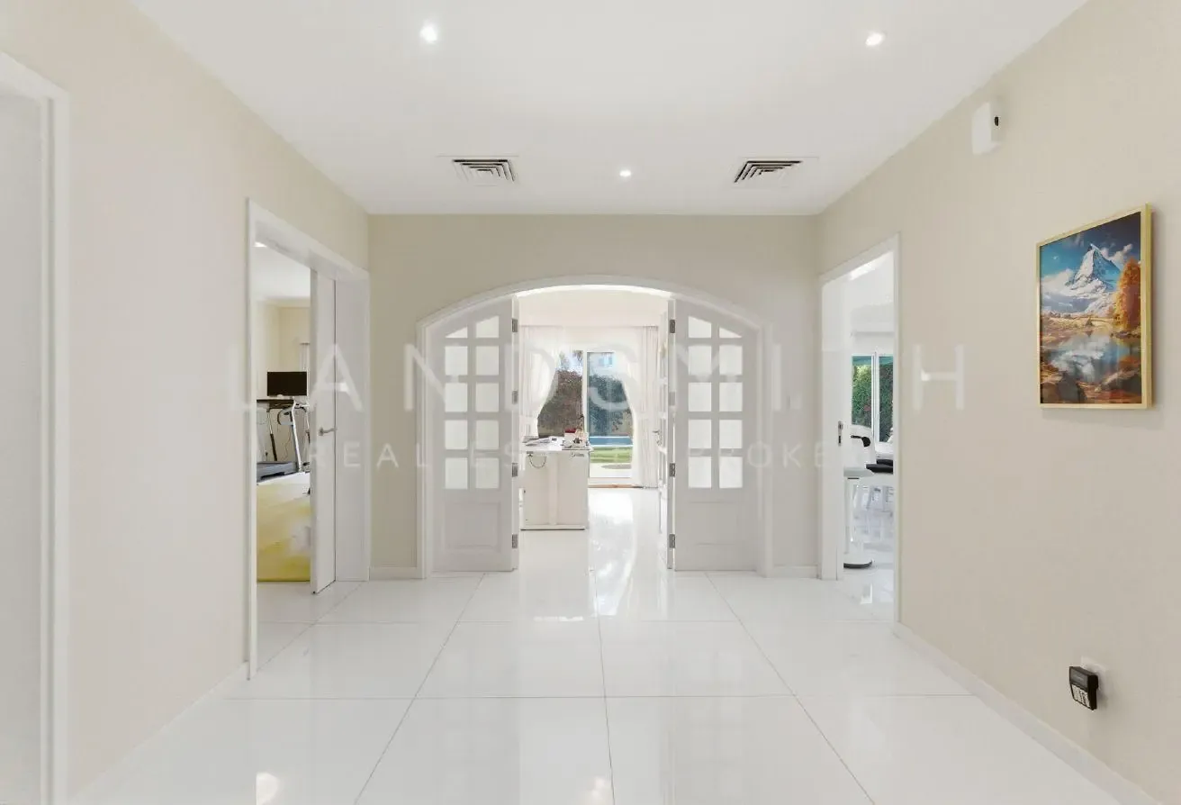 Exclusive | Upgraded 5 BR Villa I Private Pool