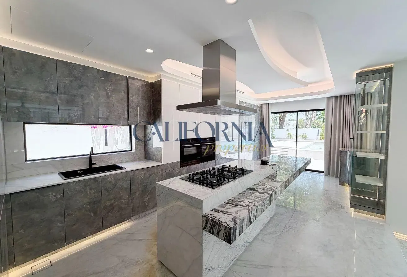 Single Corner Villa | Lake View | Branded Finishes