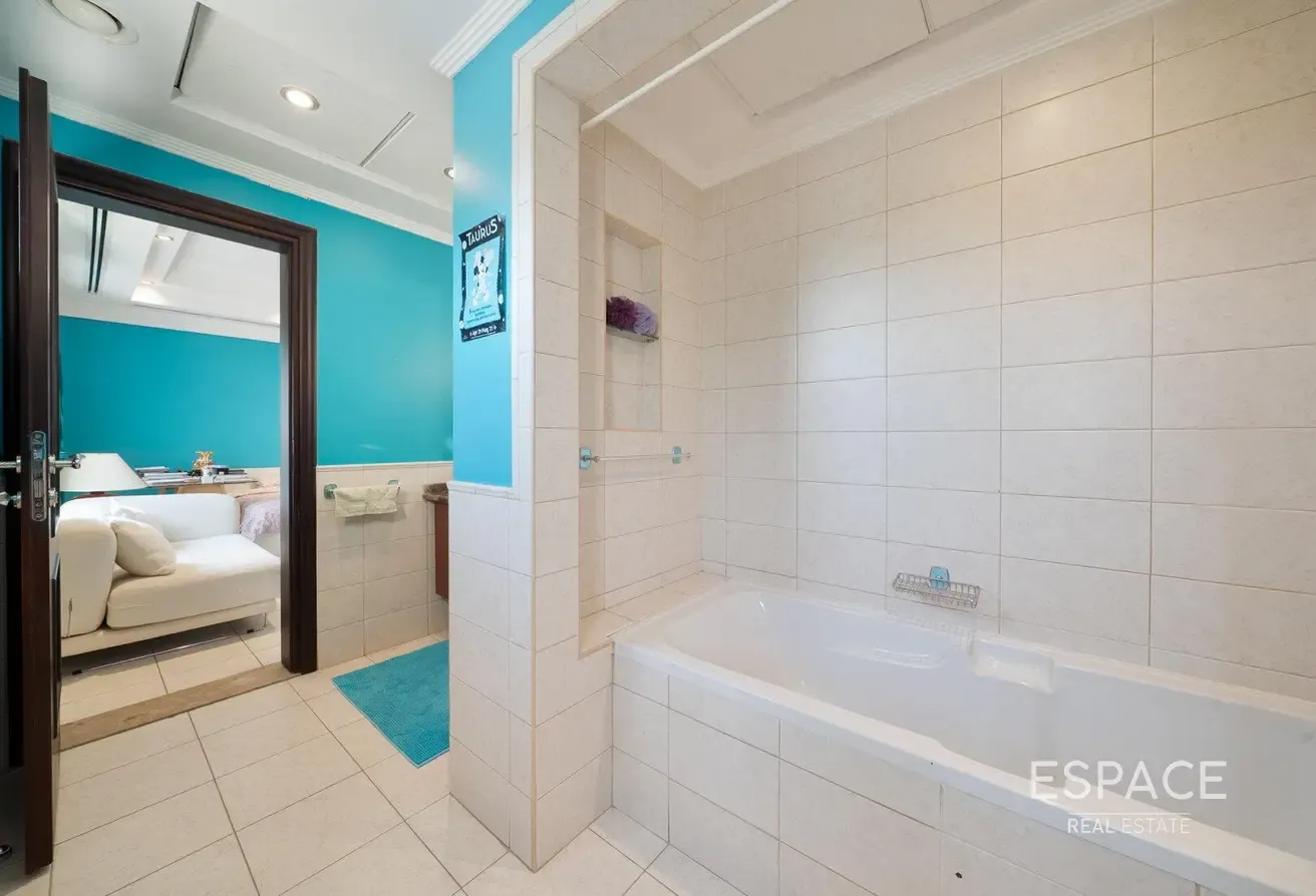 Rare E1 Hattan in Meadows 5 | Lake View