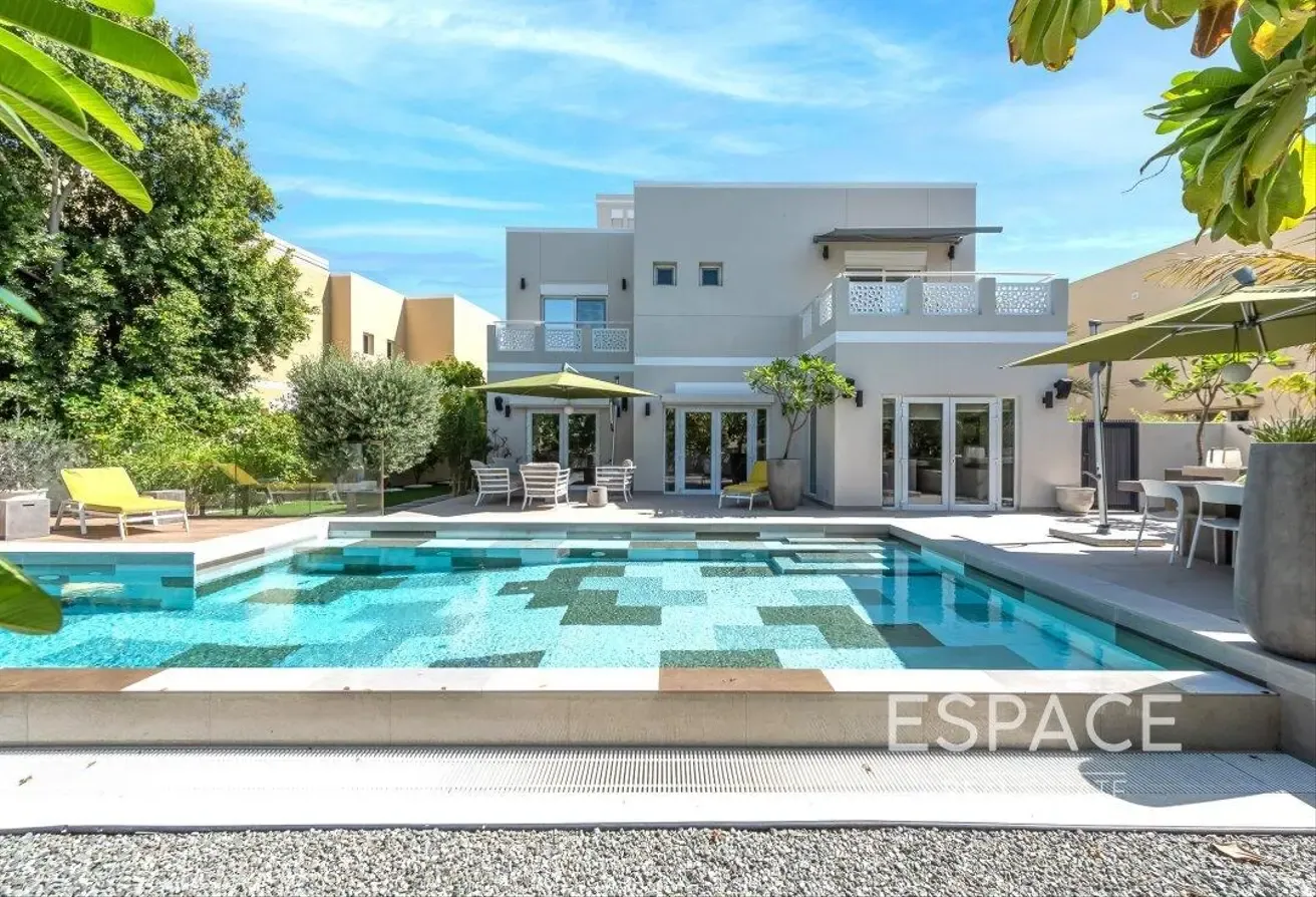 Detached 5 Beds Fully Upgraded with Pool