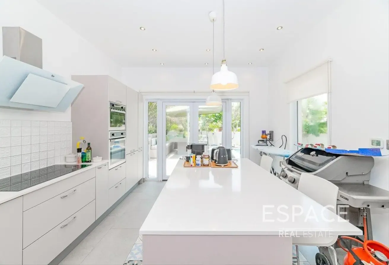 Detached 5 Beds Fully Upgraded with Pool