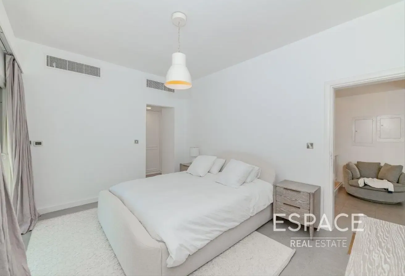 Detached 5 Beds Fully Upgraded with Pool