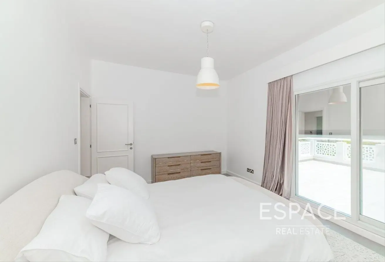 Detached 5 Beds Fully Upgraded with Pool