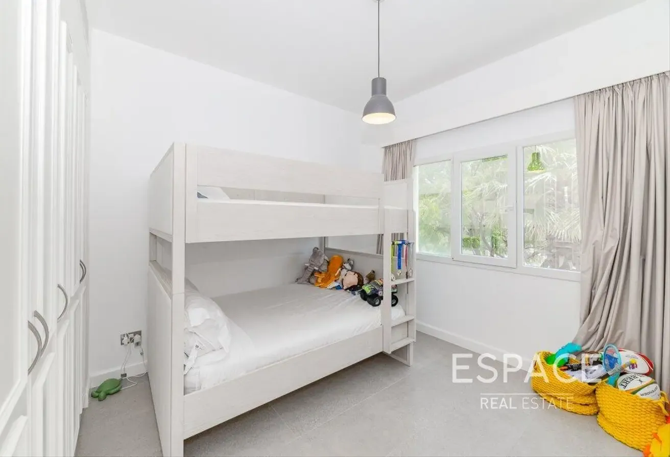 Detached 5 Beds Fully Upgraded with Pool