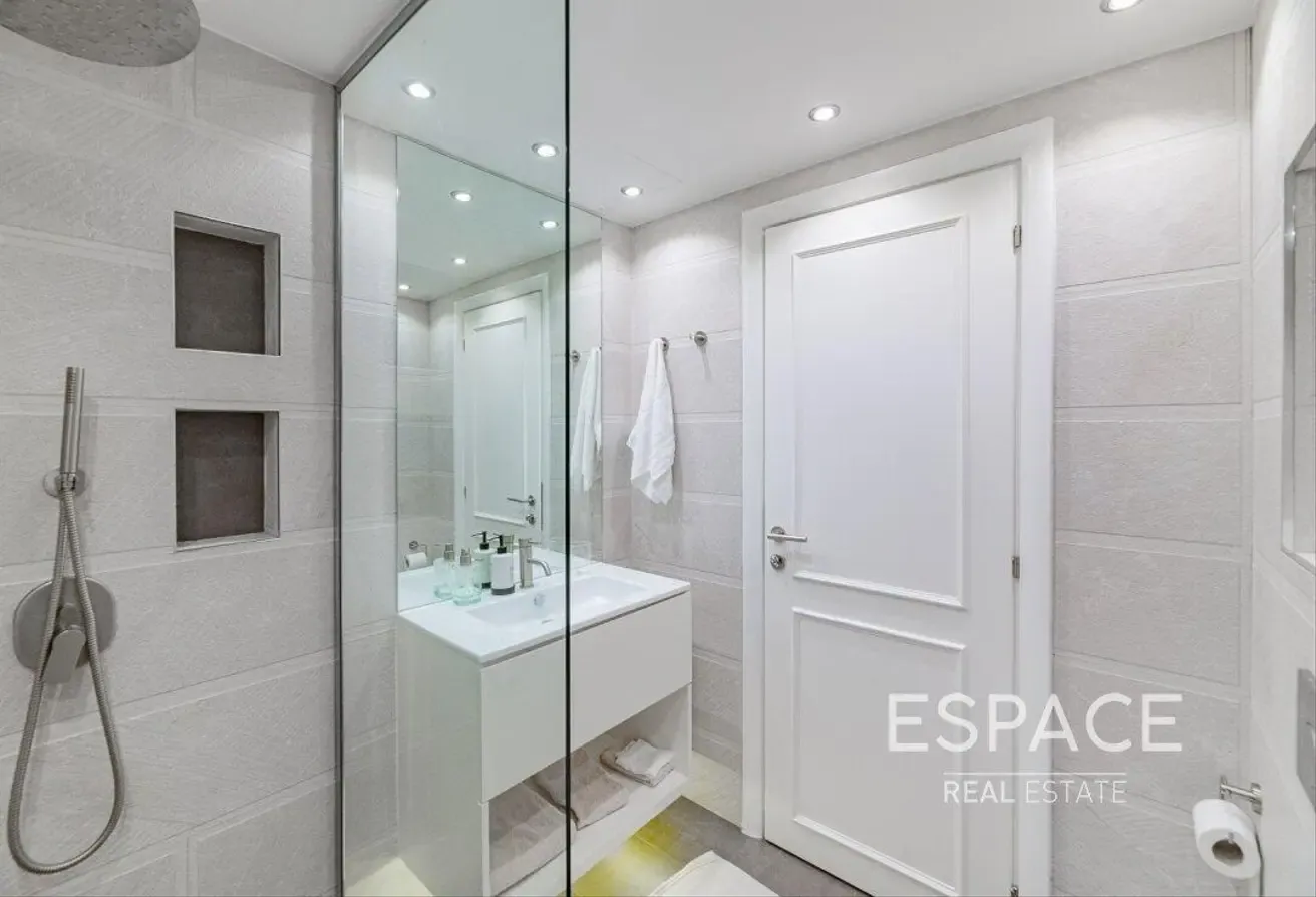 Detached 5 Beds Fully Upgraded with Pool