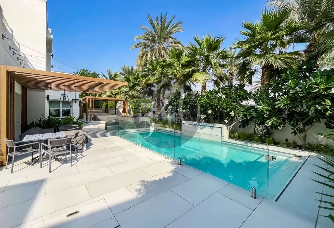 Upgraded 5 BR Villa in Meadows 1