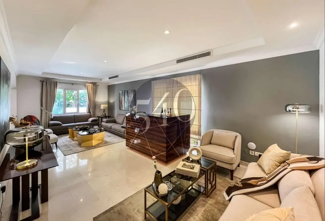 Upgraded 5 BR Villa in Meadows 1