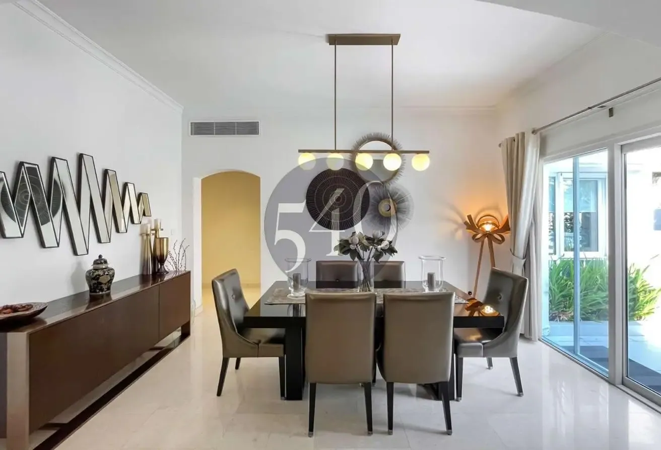 Upgraded 5 BR Villa in Meadows 1