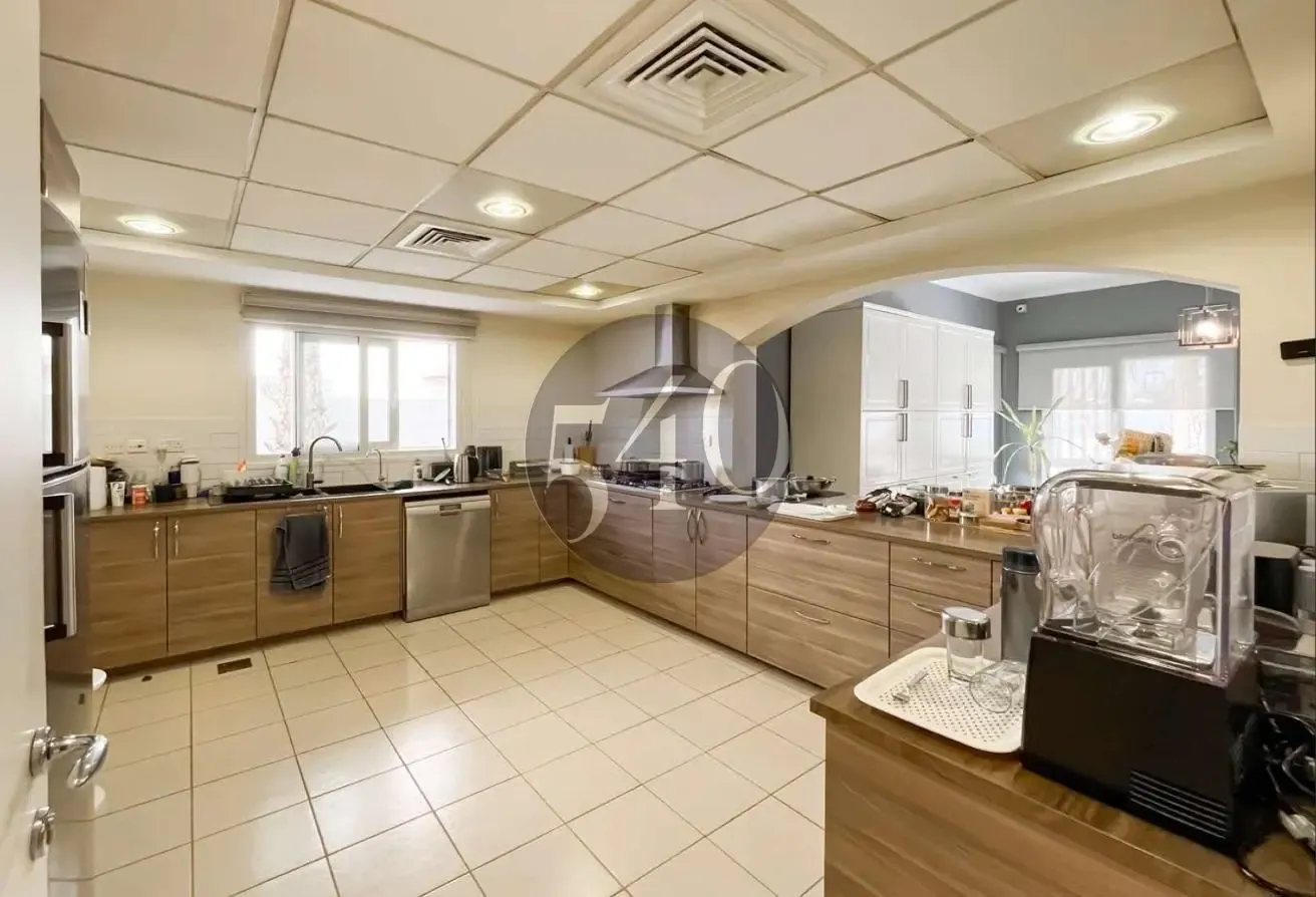 Upgraded 5 BR Villa in Meadows 1