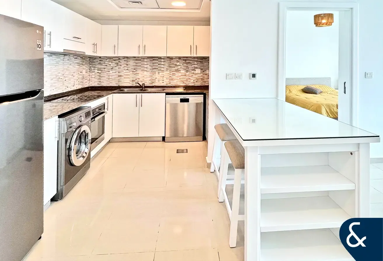 856 Sqft | Panoramic Marina View | Vacant