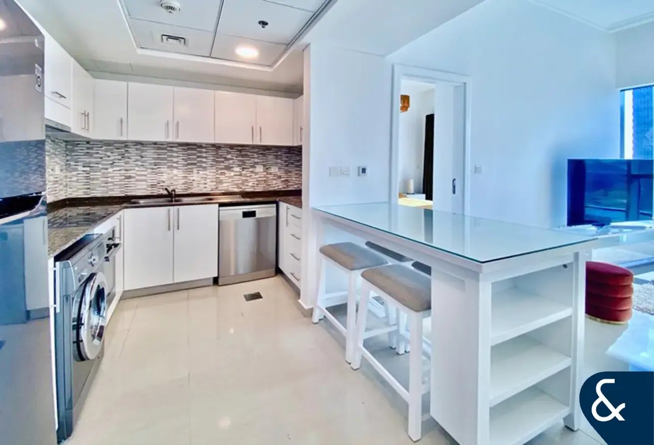 856 Sqft | Panoramic Marina View | Vacant