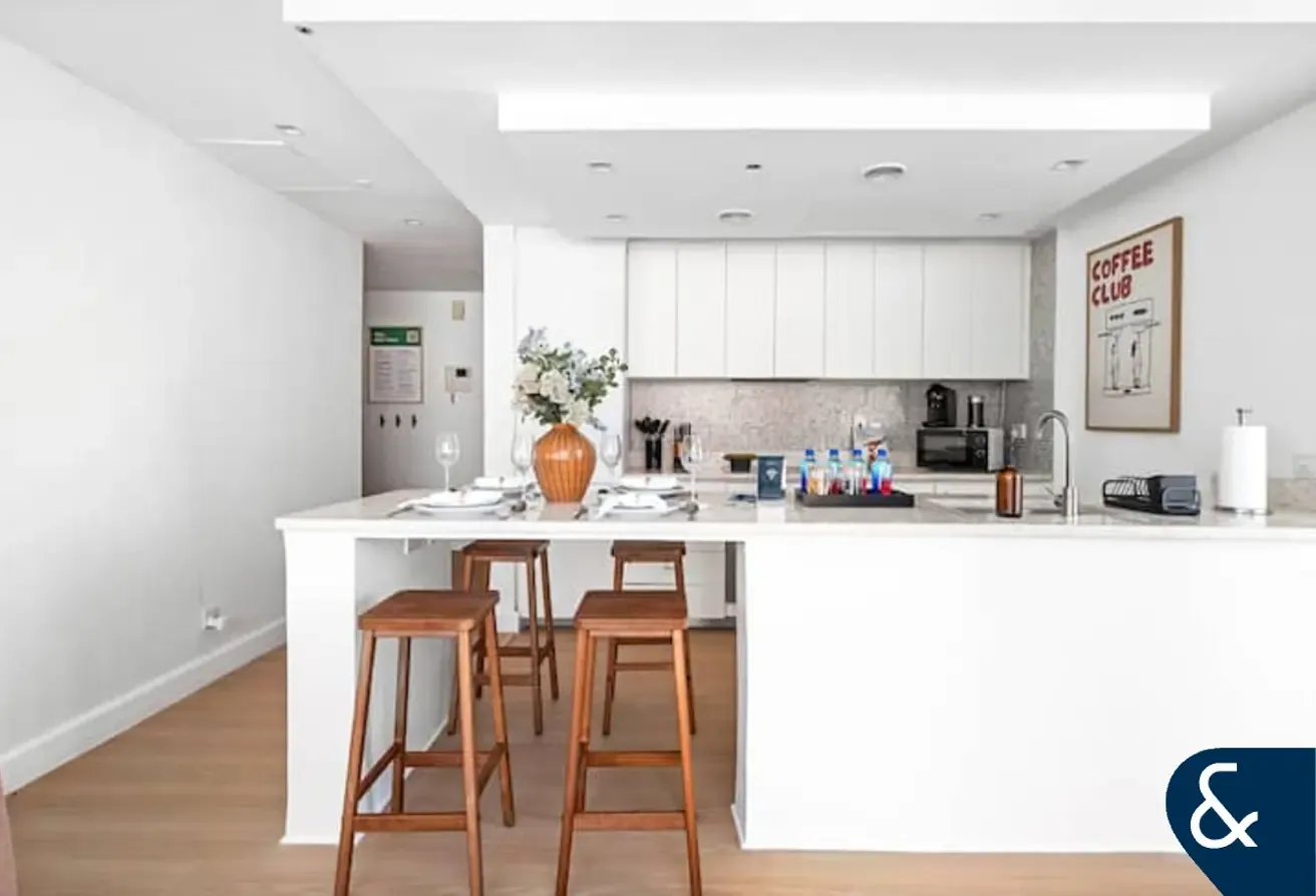 Converted 2 Bed | High Floor | Sea Views
