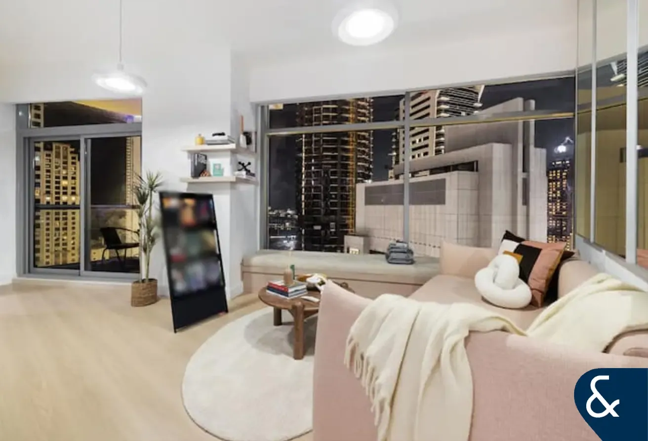 Converted 2 Bed | High Floor | Sea Views