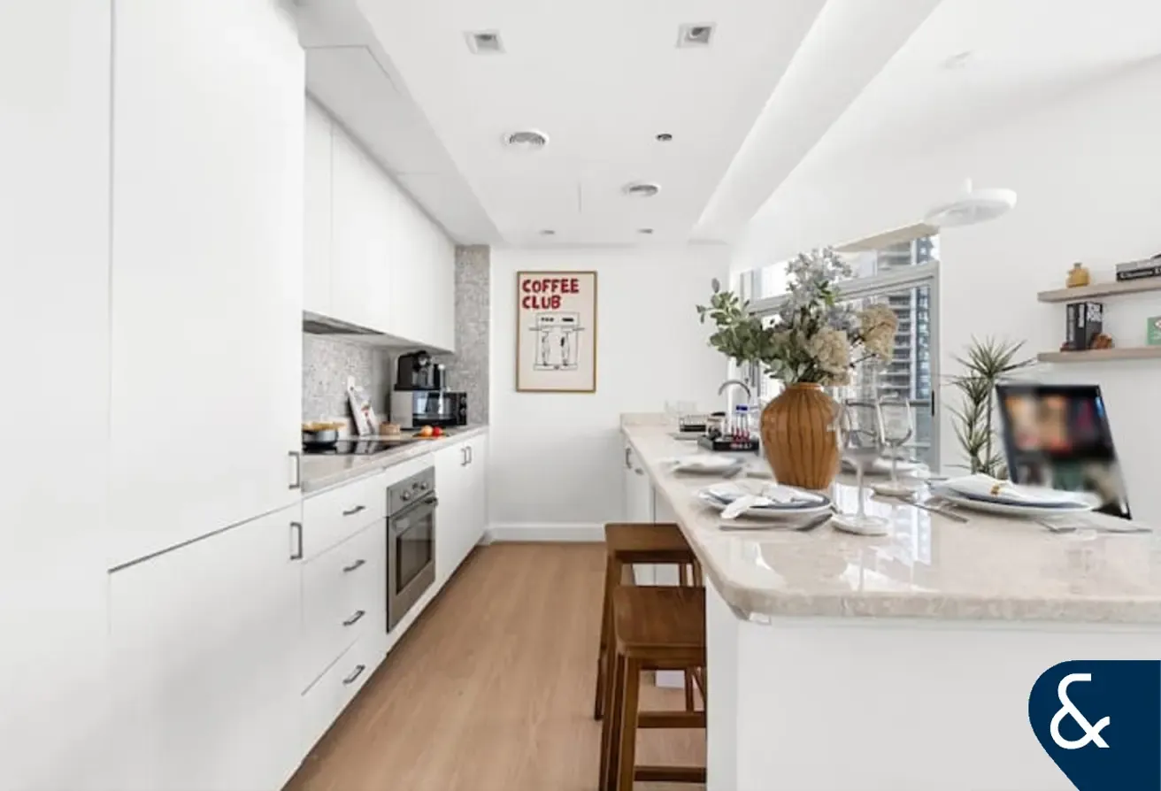 Converted 2 Bed | High Floor | Sea Views