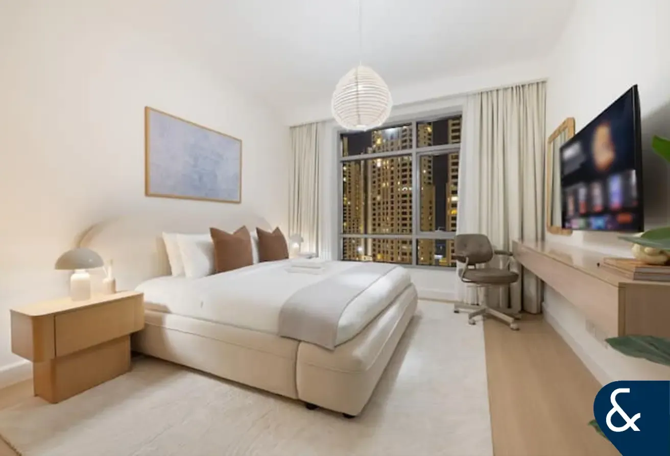 Converted 2 Bed | High Floor | Sea Views